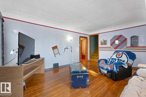 8906 94 Avenue, Edmonton, AB - Indoor