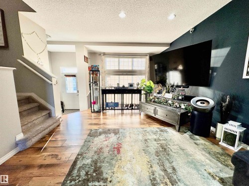 Living area featuring a textured ceiling and light wood-style floors - 425 Sheppard Boulevard, Leduc, AB - Indoor