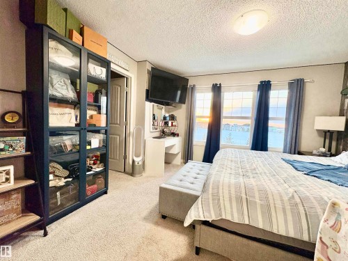 Bedroom with light colored carpet and a textured ceiling - 425 Sheppard Boulevard, Leduc, AB - Indoor Photo Showing Bedroom