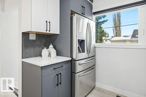 16206 83 Avenue, Edmonton, AB - Indoor Photo Showing Kitchen