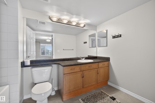 102 1589 Glastonbury Boulevard, Edmonton, AB - Indoor Photo Showing Bathroom