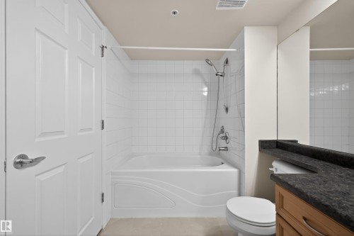 102 1589 Glastonbury Boulevard, Edmonton, AB - Indoor Photo Showing Bathroom