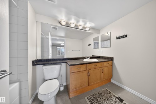 102 1589 Glastonbury Boulevard, Edmonton, AB - Indoor Photo Showing Bathroom