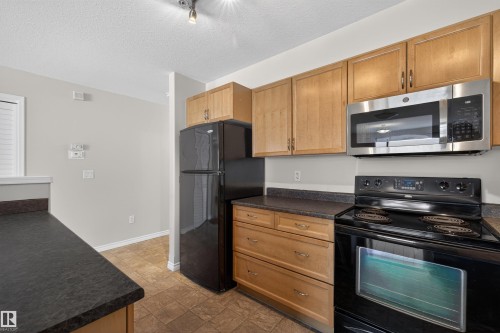 102 1589 Glastonbury Boulevard, Edmonton, AB - Indoor Photo Showing Kitchen