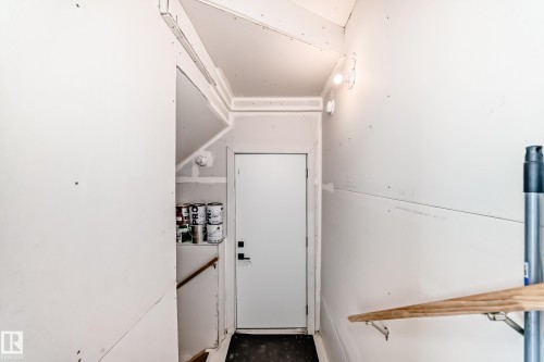 22 Meadowview Way, Leduc, AB - Indoor Photo Showing Laundry Room