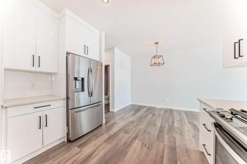 22 Meadowview Way, Leduc, AB - Indoor Photo Showing Kitchen