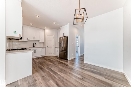 22 Meadowview Way, Leduc, AB - Indoor Photo Showing Kitchen