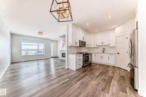 22 Meadowview Way, Leduc, AB - Indoor Photo Showing Kitchen