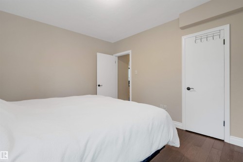 10466 148 Street, Edmonton, AB - Indoor Photo Showing Bedroom