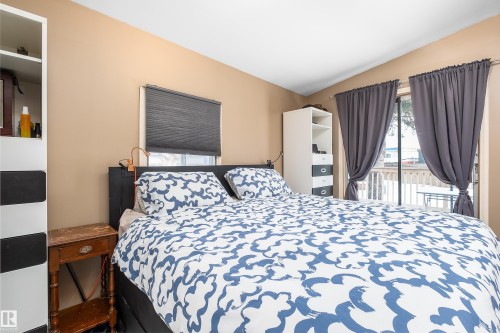 1706 West Oak Close, Edmonton, AB - Indoor Photo Showing Bedroom