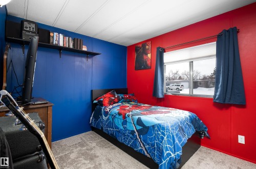 1706 West Oak Close, Edmonton, AB - Indoor Photo Showing Bedroom