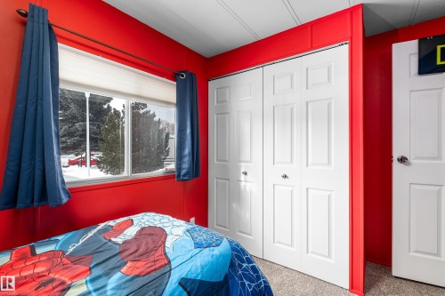 1706 West Oak Close, Edmonton, AB - Indoor Photo Showing Bedroom