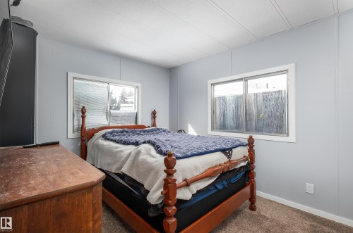 1706 West Oak Close, Edmonton, AB - Indoor Photo Showing Bedroom