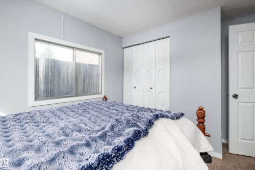 1706 West Oak Close, Edmonton, AB - Indoor Photo Showing Bedroom