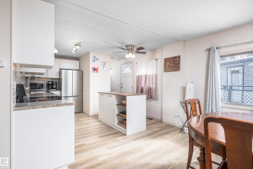 1706 West Oak Close, Edmonton, AB - Indoor