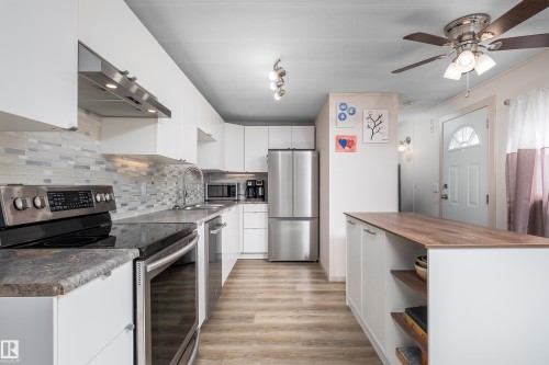 1706 West Oak Close, Edmonton, AB - Indoor Photo Showing Kitchen