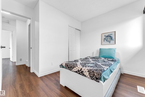 5344 38A Avenue, Edmonton, AB - Indoor Photo Showing Bedroom
