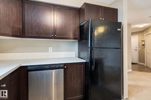 204 3715 Whitelaw Lane, Edmonton, AB - Indoor Photo Showing Kitchen