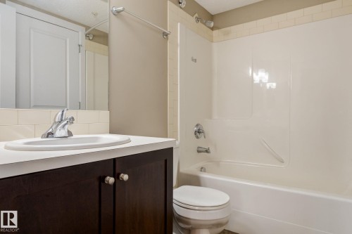 204 3715 Whitelaw Lane, Edmonton, AB - Indoor Photo Showing Bathroom