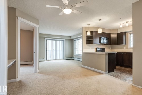 204 3715 Whitelaw Lane, Edmonton, AB - Indoor Photo Showing Kitchen