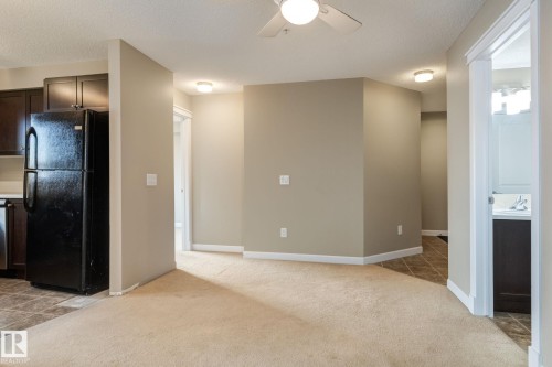 204 3715 Whitelaw Lane, Edmonton, AB - Indoor Photo Showing Kitchen