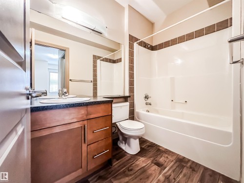 121 10121 80 Avenue, Edmonton, AB - Indoor Photo Showing Bathroom
