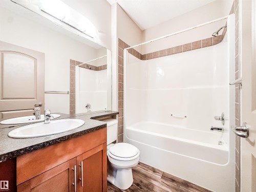 121 10121 80 Avenue, Edmonton, AB - Indoor Photo Showing Bathroom