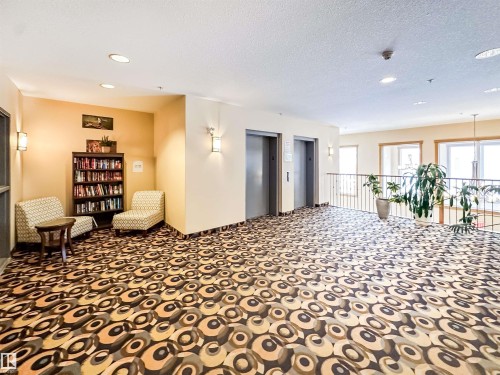 121 10121 80 Avenue, Edmonton, AB - Indoor Photo Showing Bedroom