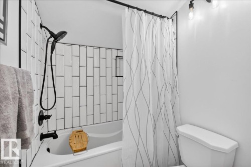 635 Millbourne Road E, Edmonton, AB - Indoor Photo Showing Bathroom