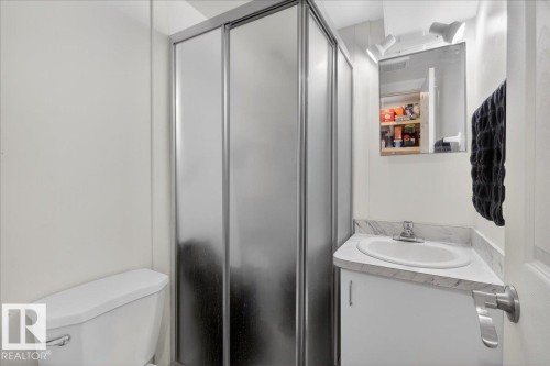 635 Millbourne Road E, Edmonton, AB - Indoor Photo Showing Bathroom