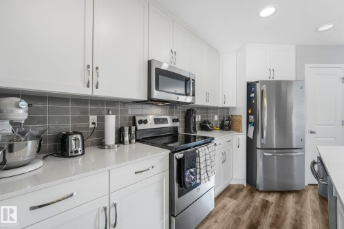 2652 Chokecherry Lane, Edmonton, AB - Indoor Photo Showing Kitchen