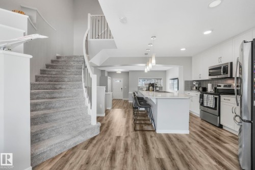 2652 Chokecherry Lane, Edmonton, AB - Indoor Photo Showing Kitchen
