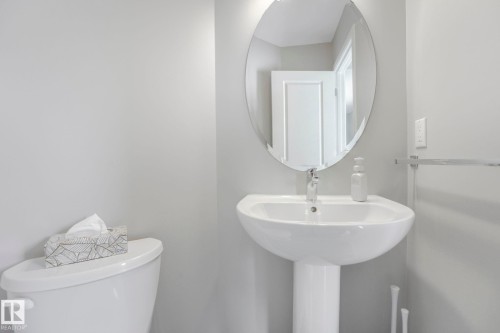 2652 Chokecherry Lane, Edmonton, AB - Indoor Photo Showing Bathroom