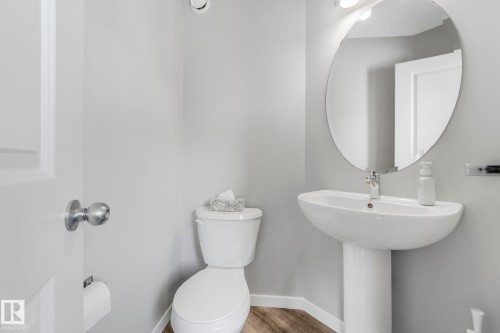 2652 Chokecherry Lane, Edmonton, AB - Indoor Photo Showing Bathroom