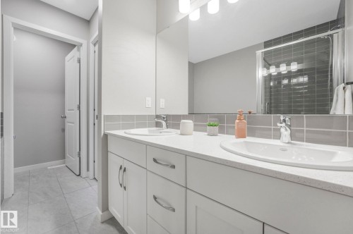 2652 Chokecherry Lane, Edmonton, AB - Indoor Photo Showing Bathroom
