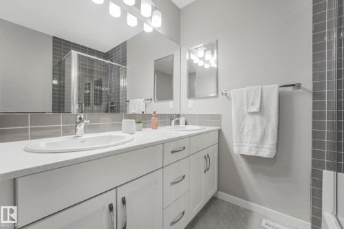 2652 Chokecherry Lane, Edmonton, AB - Indoor Photo Showing Bathroom