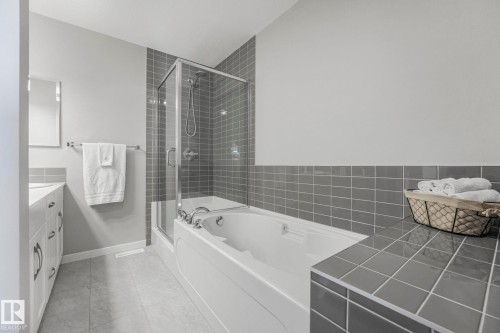 2652 Chokecherry Lane, Edmonton, AB - Indoor Photo Showing Bathroom