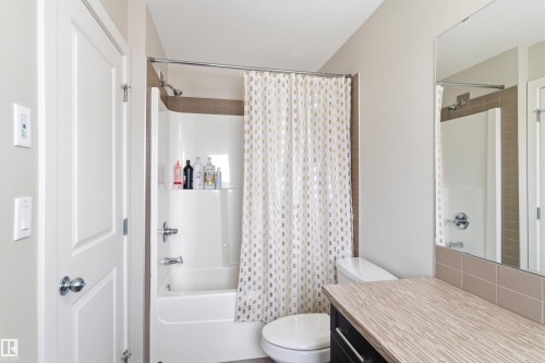 Full bathroom with shower / tub combo and vanity - 149 Hawks Ridge Boulevard, Edmonton, AB - Indoor Photo Showing Bathroom