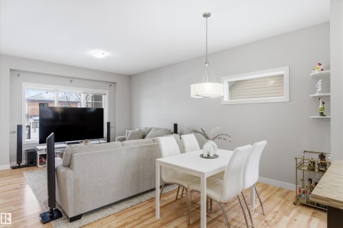 Dining area featuring light wood-type flooring and baseboards - 149 Hawks Ridge Boulevard, Edmonton, AB - Indoor