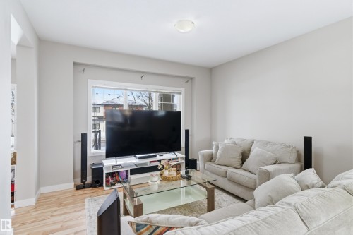 Living area with light wood-style flooring and baseboards - 149 Hawks Ridge Boulevard, Edmonton, AB - Indoor Photo Showing Living Room