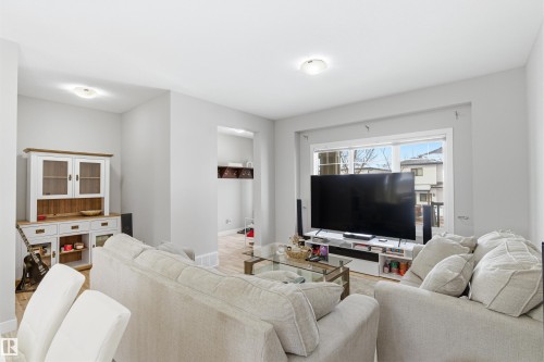 Living area featuring baseboards and light wood-style floors - 149 Hawks Ridge Boulevard, Edmonton, AB - Indoor Photo Showing Living Room