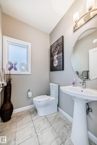 7014 170A Avenue, Edmonton, AB - Indoor Photo Showing Bathroom