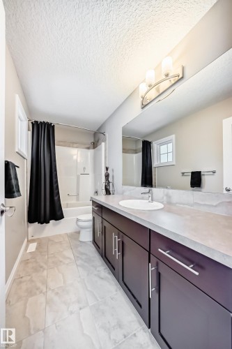 7014 170A Avenue, Edmonton, AB - Indoor Photo Showing Bathroom