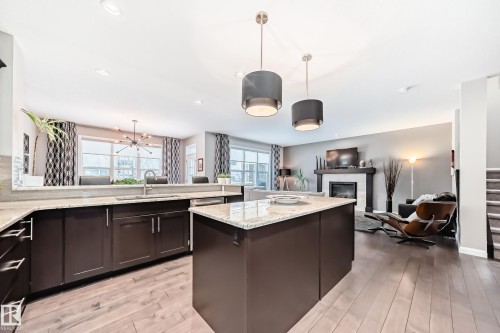 7014 170A Avenue, Edmonton, AB - Indoor Photo Showing Kitchen