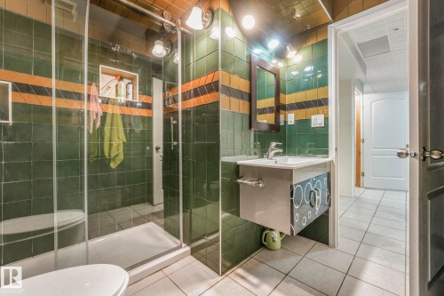 4720 150 Avenue, Edmonton, AB - Indoor Photo Showing Bathroom