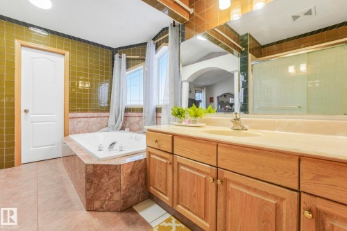 4720 150 Avenue, Edmonton, AB - Indoor Photo Showing Bathroom
