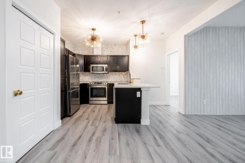 105 304 Ambleside Link Link, Edmonton, AB - Indoor Photo Showing Kitchen With Upgraded Kitchen