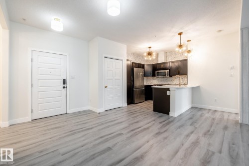 105 304 Ambleside Link Link, Edmonton, AB - Indoor Photo Showing Kitchen