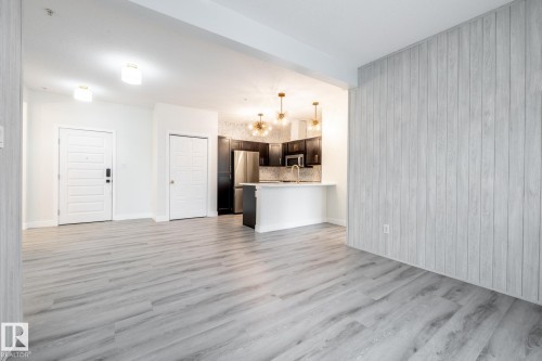 105 304 Ambleside Link Link, Edmonton, AB - Indoor Photo Showing Kitchen