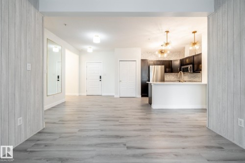 105 304 Ambleside Link Link, Edmonton, AB - Indoor Photo Showing Kitchen